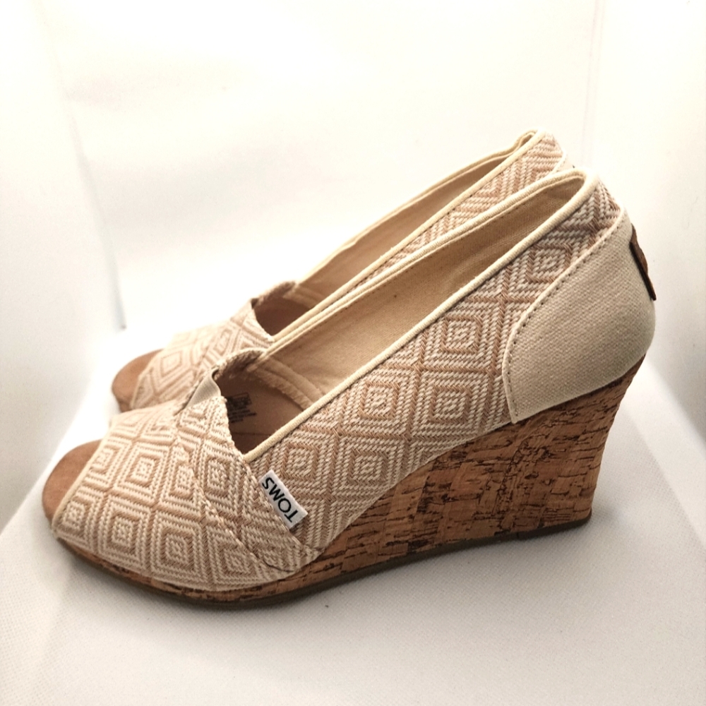 TOMS Women's Tan Wedge Shoes Size 9Wide